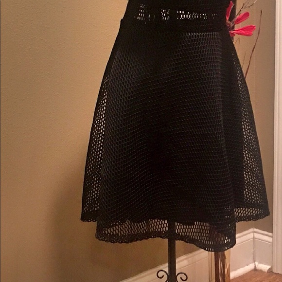 🛍👗Miin Mesh Black Dress with see through middle - Picture 3 of 5